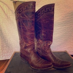 Ariat legacy western boot w/ detailed embroidery
